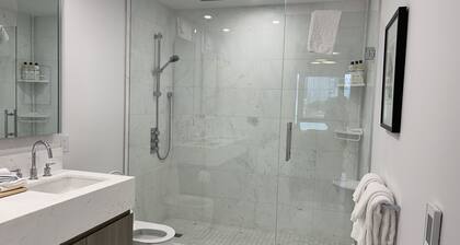 Yorkville/Annex,New Condo, 3 Beds,2.5 Baths,1500 Sqf, Terrace 320 sqf, Parking
