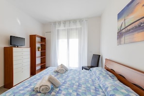 2 室のベッドルーム、アイロン / アイロン台、インターネット