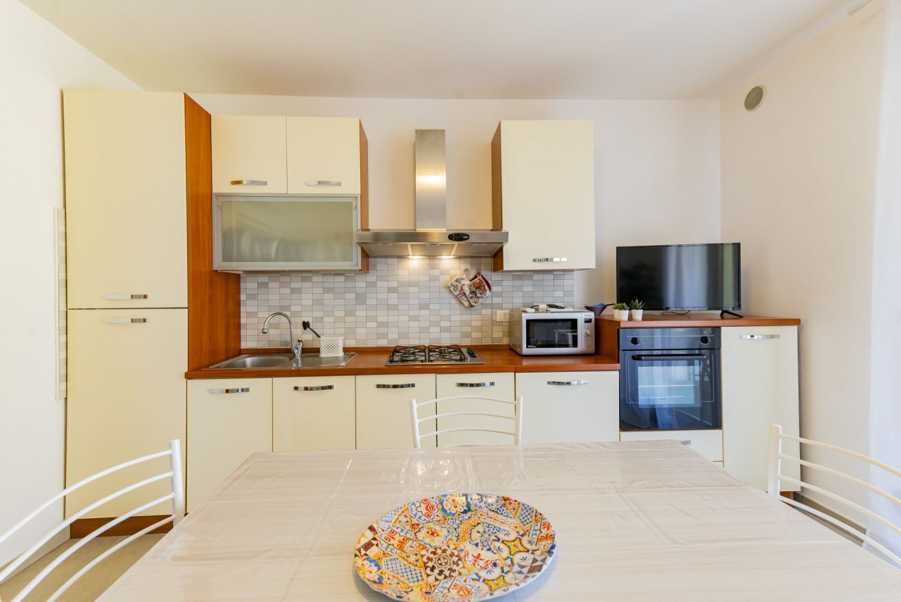 Micro-ondes, four, plaque de cuisson, lave-vaisselle