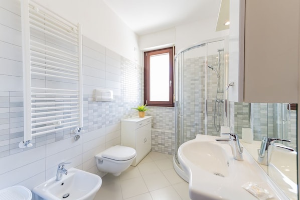 Dusche, Bidet