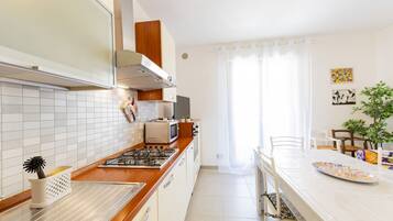 Microonde, forno, piano cottura, lavastoviglie