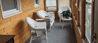  Cozy 4 bedroom relax atmosphere enjoy beauty of bluff country  driftless region