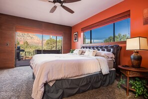 3 slaapkamers, een strijkplank/strijkijzer, reisbedje, gratis wifi