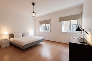 2 bedrooms, desk, iron/ironing board, WiFi