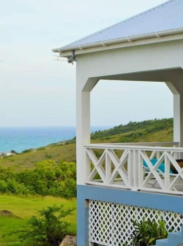 Hilltop Cottage w/ breathtaking view of Atlantic Ocean.  