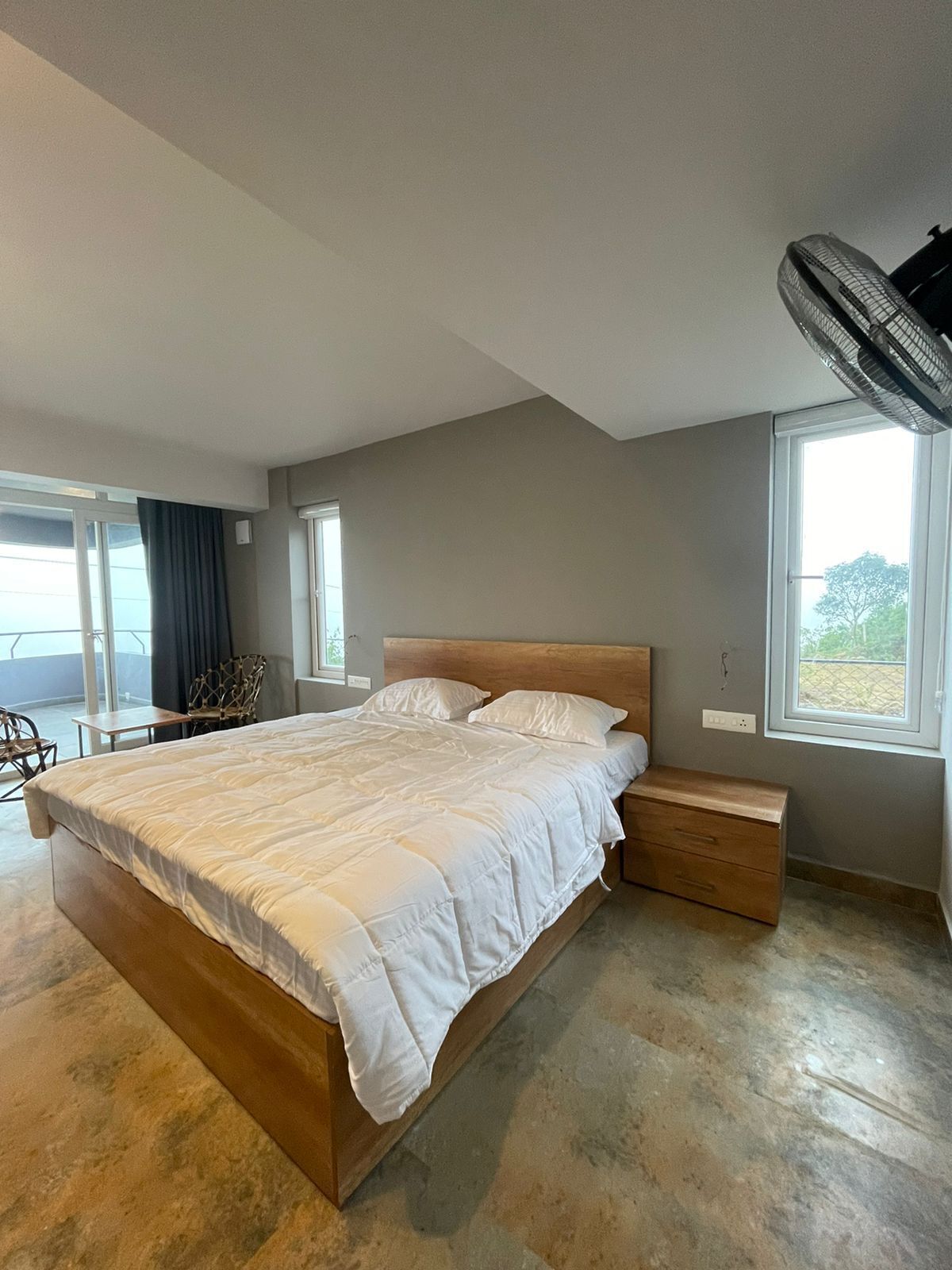 3 dormitorios, caja fuerte, tabla de planchar con plancha