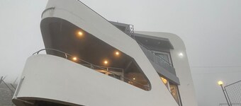 IZZAT INN Villa, Parunthumpara, A pet friendly  mountien view villa...