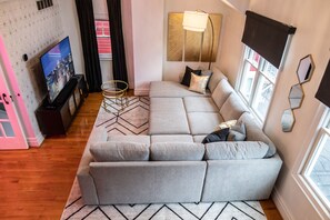 Smart-TV, videospill, fotballspill og stereoanlegg