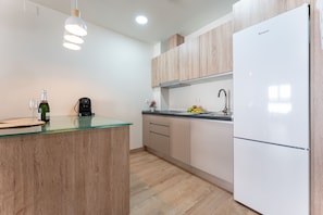 Fridge, microwave, dishwasher, coffee/tea maker