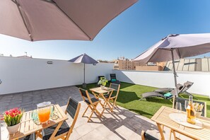 Outdoor dining - MalagaSuite Comfortable Home 2 (Málaga)