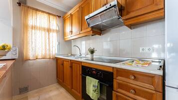 Réfrigérateur, micro-ondes, four, cafetière/bouilloire