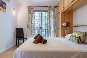 2 bedrooms, in-room safe, iron/ironing board, free WiFi