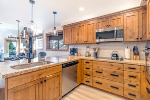 Refrigerador, microondas, horno, placa de cocina