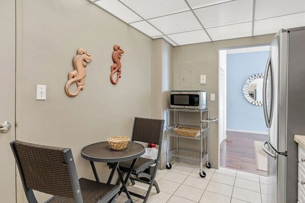 Dining - Penthouse w/Queen Bed and Ocean View at Tides (Hollywood)