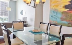 Dining - Penthouse w/Queen Bed and Ocean View at Tides (Hollywood)