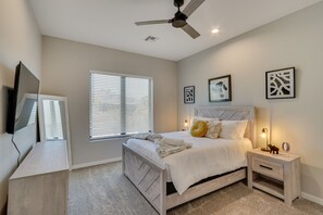 3 多间卧室、办公桌、熨斗/熨衣板、旅行婴儿床