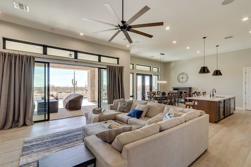 7 Mi to Lost Dutchman: Home w/ Pool + Patio!