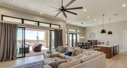 7 Mi to Lost Dutchman: Home w/ Pool + Patio!