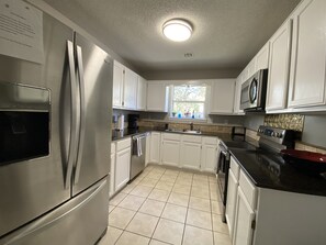 Cookware/dishes/utensils