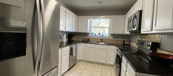 3 bedrooms 2 baths, hot tub, close to U of A, great dog park, and bike trails