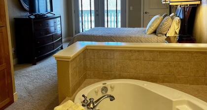 Lakefront 1BR Condo on Golf Course with Indoor Pool/Hot Tub - Tagalong Resort