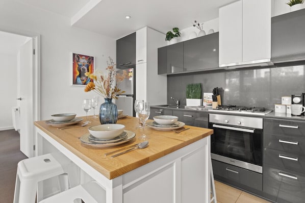 Fridge, microwave, oven, stovetop