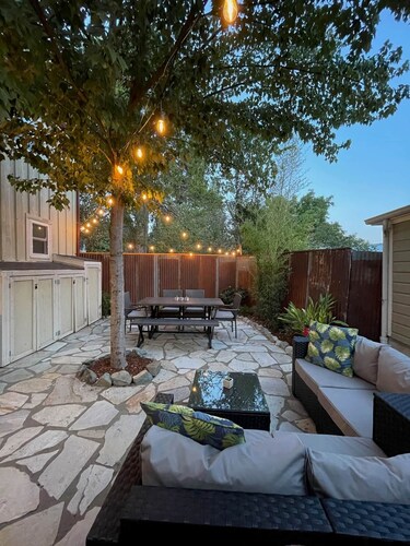 1 bedroom Modern Victorian in heart of downtown