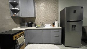 Fridge, coffee/tea maker, toaster, cookware/dishes/utensils - Queen's Two Bedroom apartment with Pool View (Welgelegen)