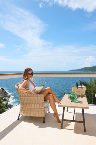 Oceanfront with Pool, Ocean Views, 5 Bedrooms!