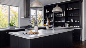 Fridge, microwave, oven, stovetop - Wild and Seek in Mollymook Beach (Mollymook Beach)