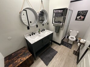 淋浴設備、風筒、提供毛巾、番梘