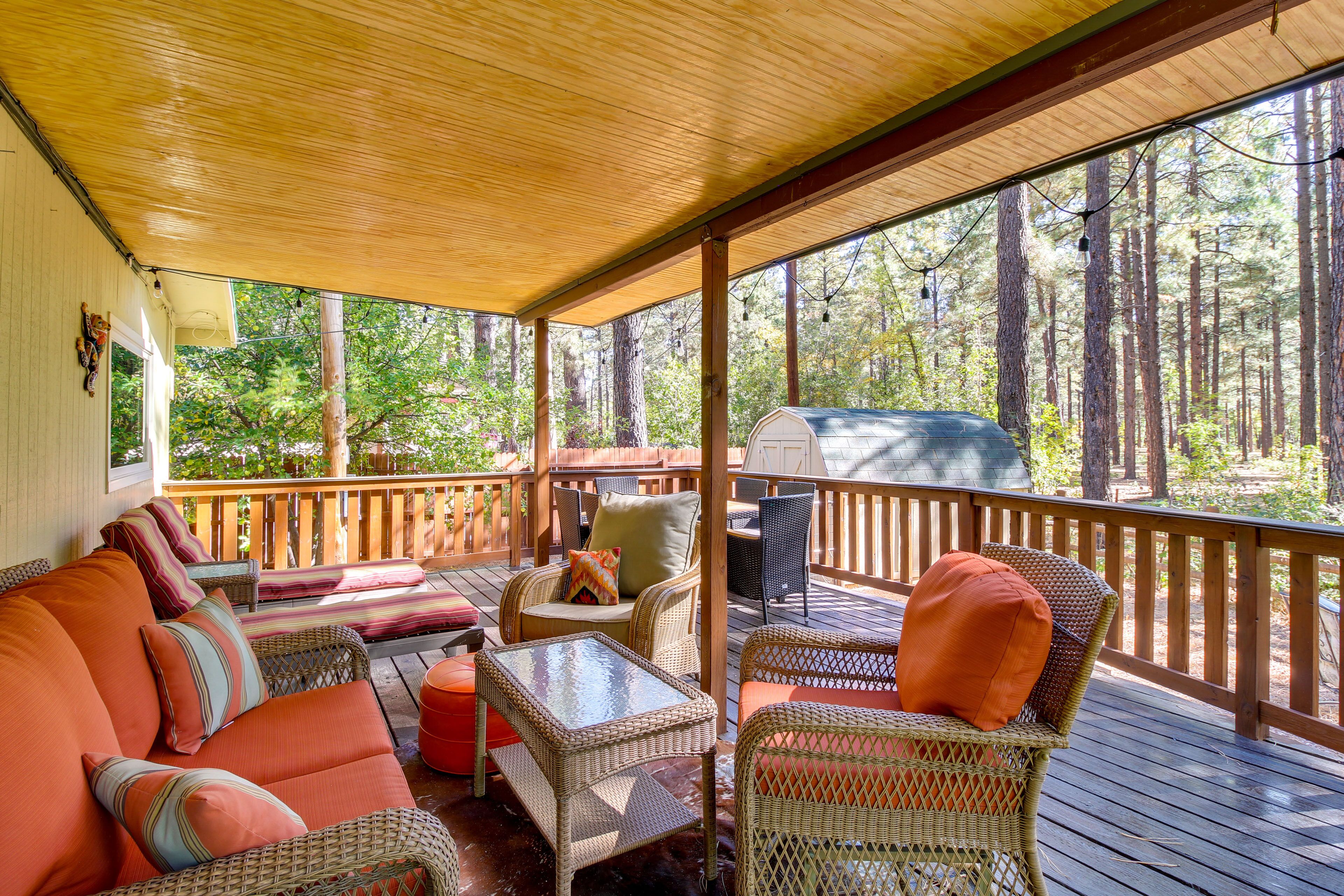 Peaceful Pinetop Hideaway w/ Yard - Dog Friendly!
