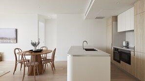 Kjøleskap, mikrobølgeovn, ovn og kokeplater