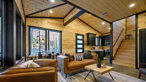 Smart TV, fireplace - Wandering Pines • Hot Tub • Fire Pit • Bunk Room (Broken Bow)