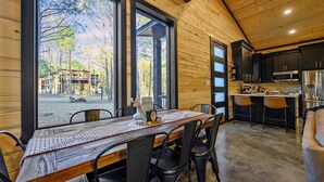 Dining - Wandering Pines • Hot Tub • Fire Pit • Bunk Room (Broken Bow)
