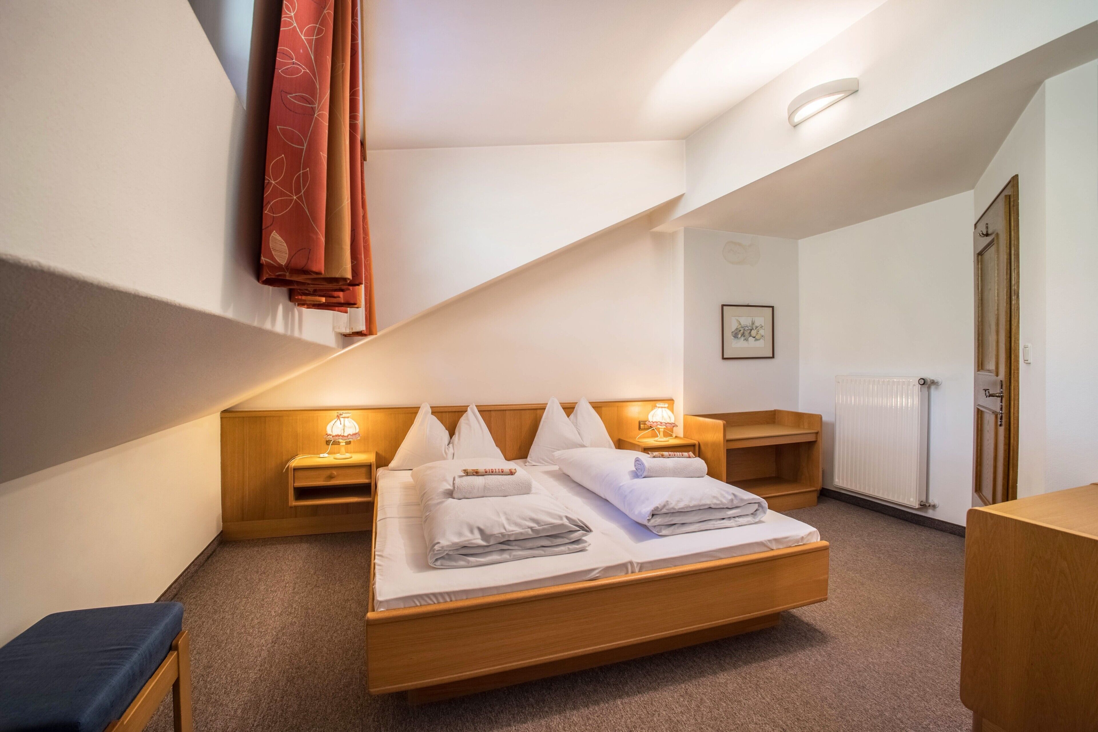 1 quarto, Wi-Fi de cortesia, roupa de cama