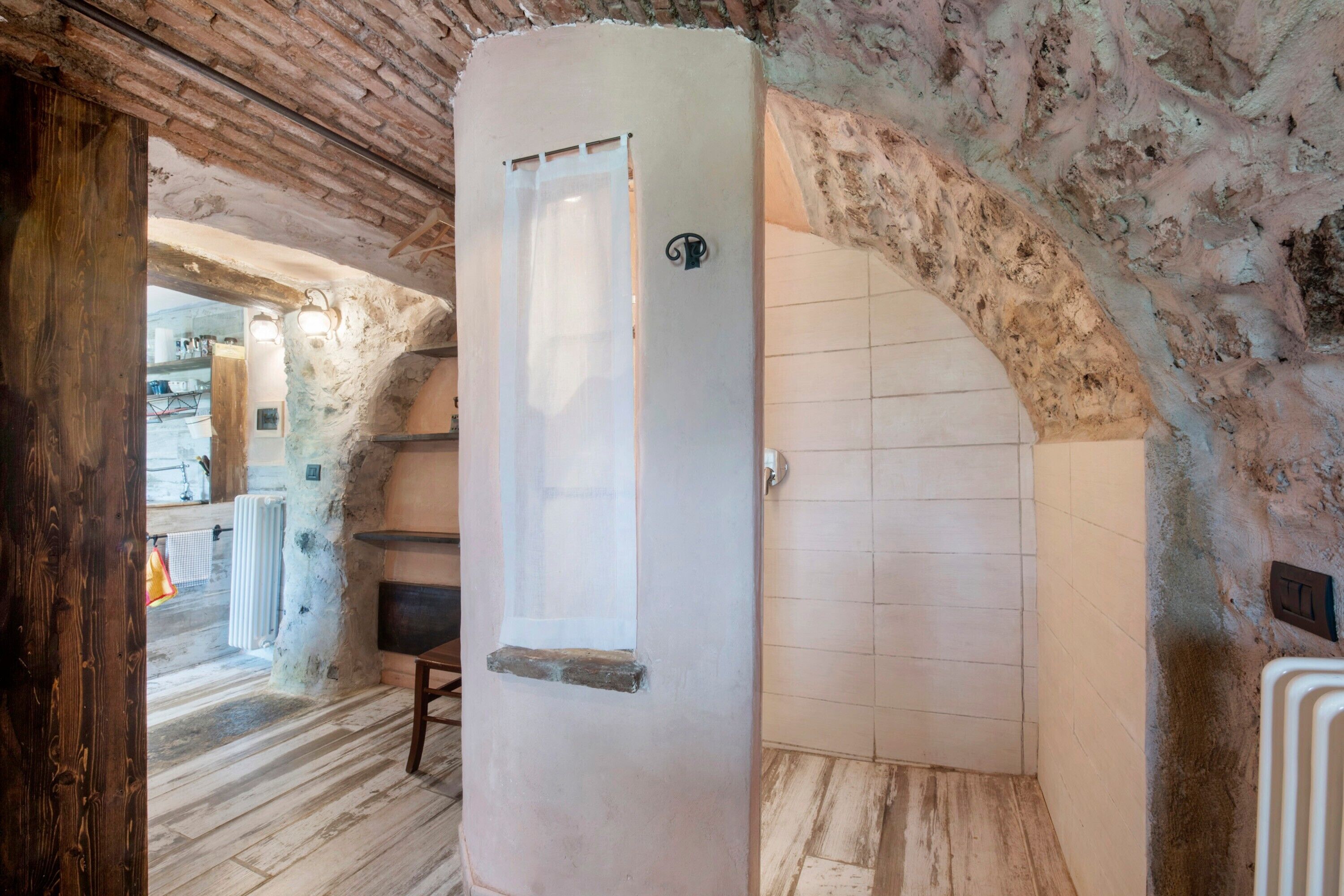 Een douche, handdoeken