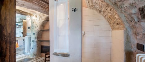 Shower, towels