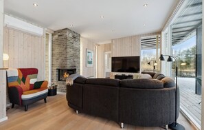 Smart TV, fireplace - Beach front home in Spøttrup (Spøttrup)