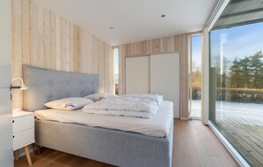 4 bedrooms, travel cot, free WiFi - Beach front home in Spøttrup (Spøttrup)