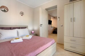 2 bedrooms, iron/ironing board, free WiFi, bed sheets