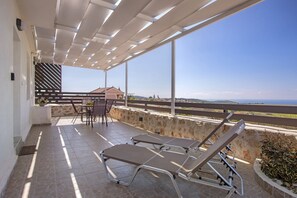 Outdoor dining - Holiday Home 'Iliovasilema' with Sea View, Wi-Fi and Air Conditioning (Zante)