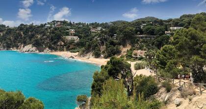 Holiday Home 'Yves' with Sea View, Private Terrace and Wi-Fi