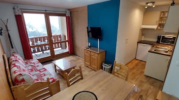 TV, tavolo da ping pong