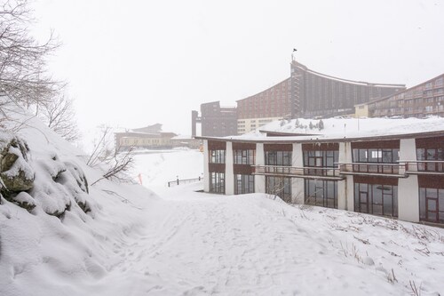 Apartment 'Arc 2000' with Mountain View and Balcony