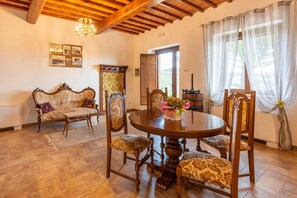 Interior - Apartment "Agriturismo Il Casato Mag-il Torchio" with Mountain Views, Terrace and Wi-Fi (Pienza)