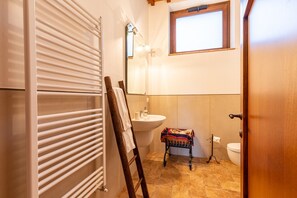 Bruser, hårtørrer, håndklæder