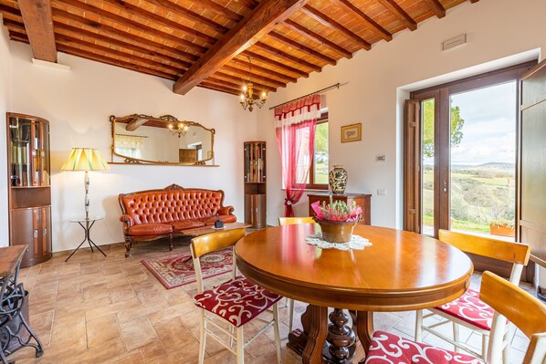 Dining - Apartment "Agriturismo Il Casato Mag-il Vaglio" with Mountain View, Terrace and Wi-Fi (Pienza)