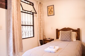 6 bedrooms, desk, iron/ironing board, WiFi - Casa San Cristóbal® - Colonial house w/ heating and private bath in each room (San Cristóbal de las Casas)