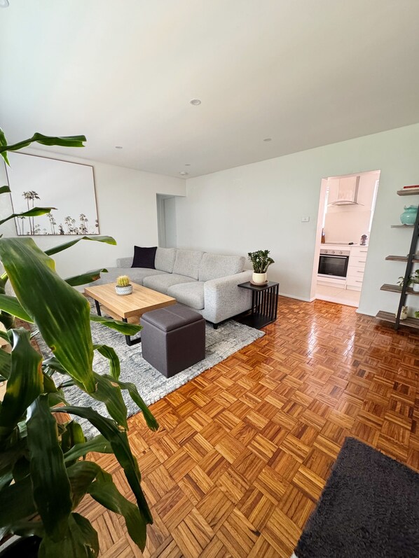 Living area - Cozy Modern Apartment In Coogee! 8mins Walk From The Beach. (Randwick)